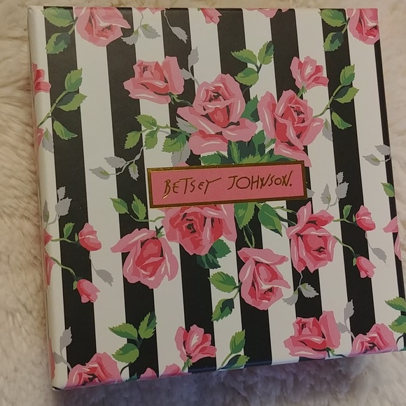 NWT Betsey Johnson Butterfly Earrings - Picture 5 of 5